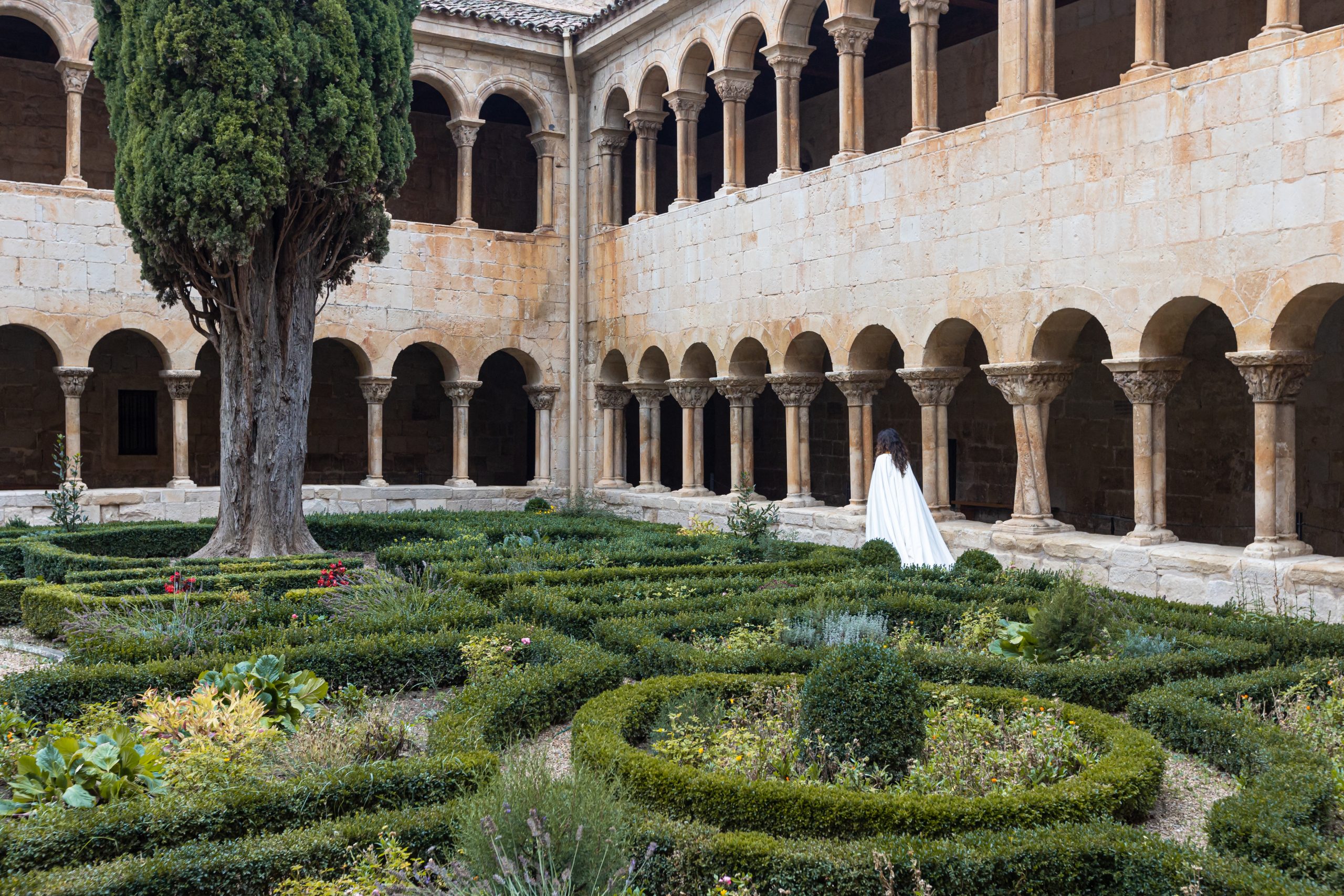 Interior del claustro del monasterio de Silos.